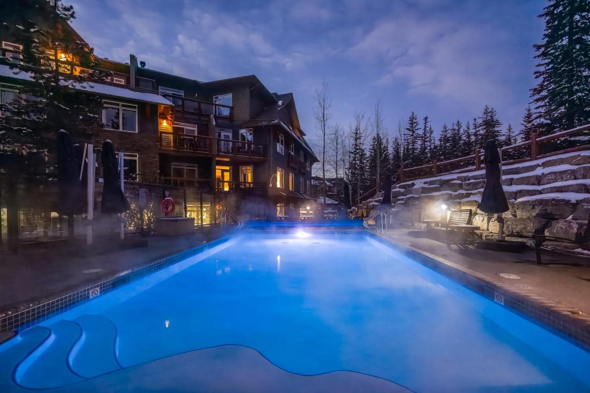 Blackstone Mountain Lodge By Clique Canmore Exterior photo